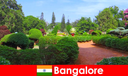 A bangalore-i nyaralók szeretik a megnyugtató gyönyörű parkokat és kerteket