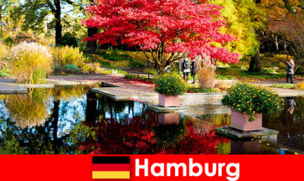 Hamburg egy kikötőváros nagy parkokkal egy pihentető nyaraláshoz