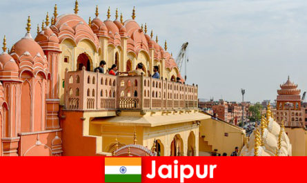 Lenyűgöző paloták és a legújabb divat talál turisták Jaipur India