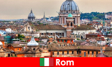 Róma Cosmopolitan város sok templomok és kápolnák egy kapcsolattartó pont a külföldiek
