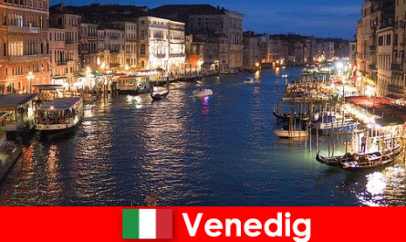 Velence egy város gondolákkal és számos művészeti kincsével