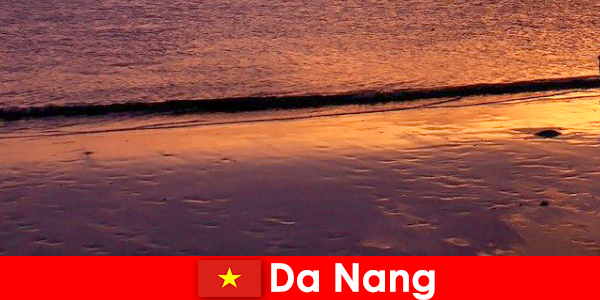 Da Nang egy tengerparti város Vietnam központjában, és népszerű a homokos strandok