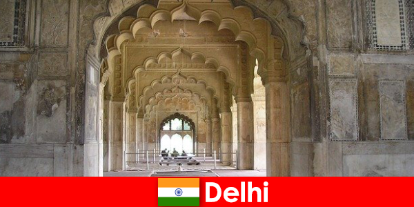 Idegenek szeretik a kulturális kirándulások Delhi Indiában