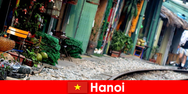 Hanoi Vietnam lenyűgöző fővárosa, szűk utcákkal és villamosokkal
