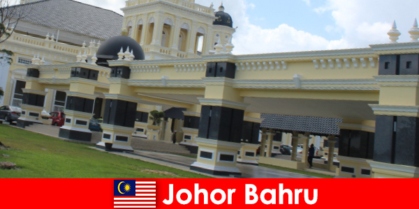 Johor Bahru a város a kikötőben vonzza nem csak a hívők, hogy a régi mecset, hanem a turisták