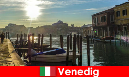 A látogatók megtapasztalják Velence történelmét egy közeli sétán