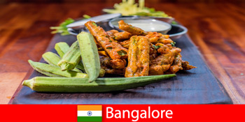 Bangalore Indiában kínál utazók finomságokat a helyi konyha és a vásárlási élmény
