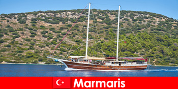 Nyaralás fiatal turisták számára népszerű hajókirándulásokkal Marmaris Törökországban