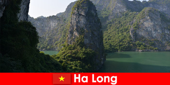 Izgalmas túrák és caving a nyaralók számára Ha Long Vietnamban