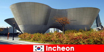A külföldiek lenyűgözik a modernitást és az ősi hagyományokat Incheon Dél-Koreában