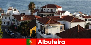 Népszerű nyaralóhely Európában Albufeira Portugáliában minden turista számára