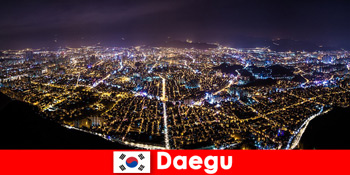 A külföldiek szeretik a dél-koreai Daegu éjszakai piacát, sokféle étellel