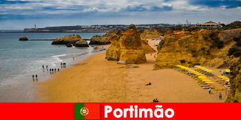Számos klub és bár a párt nyaralók Portimão Portugália