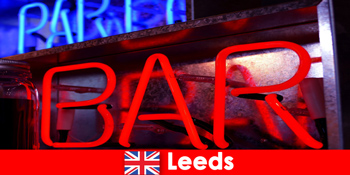 A zene, a bárok és a klubok mindig vonzzák a fiatal utazókat Leeds Angliában